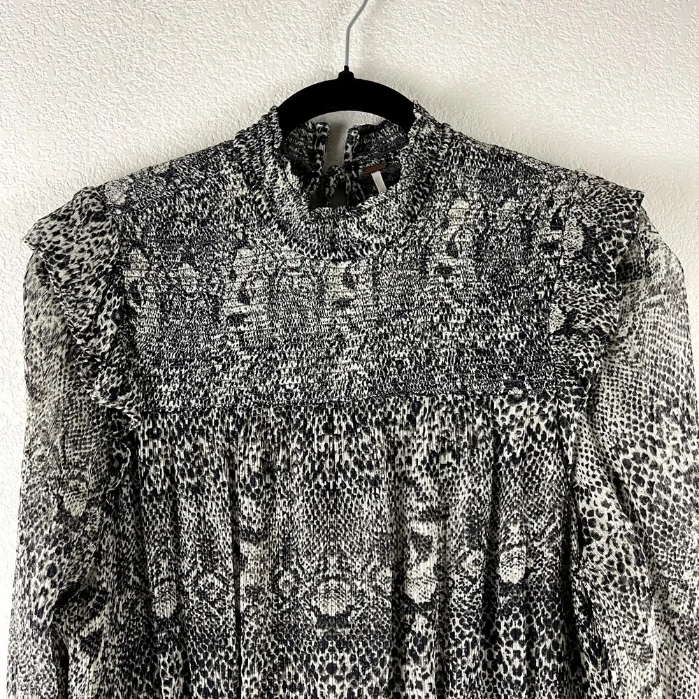 Free People RomaTop Womens Medium Snake Print‎ Smocked Sheer Puff Sleeve Ruffle